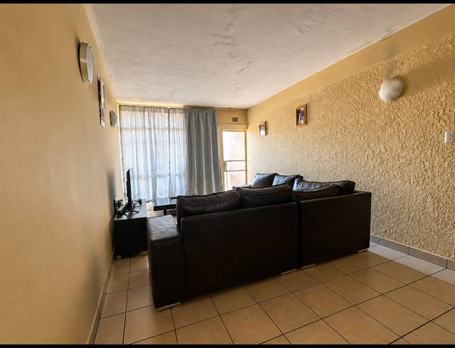 2 BEDROOM APARTMENT FOR SALE IN VEREENIGING CENTRAL